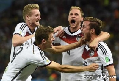 جوتسه ينقل كأس العالم لالمانيا