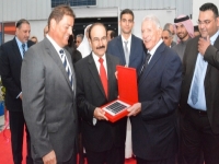 الوزير ميرزا يفتتح أول مصنع للألواح الشمسية